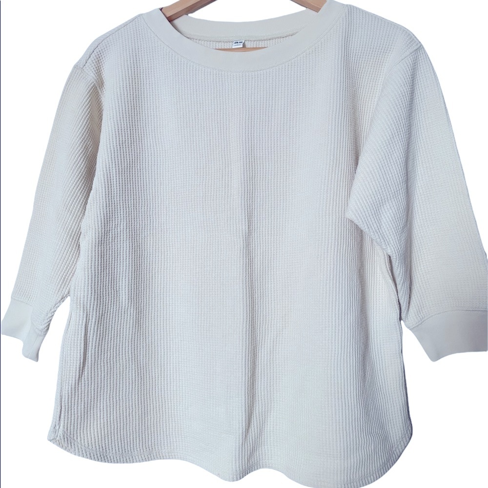 🔛 Minimalistic Ivory white short top
